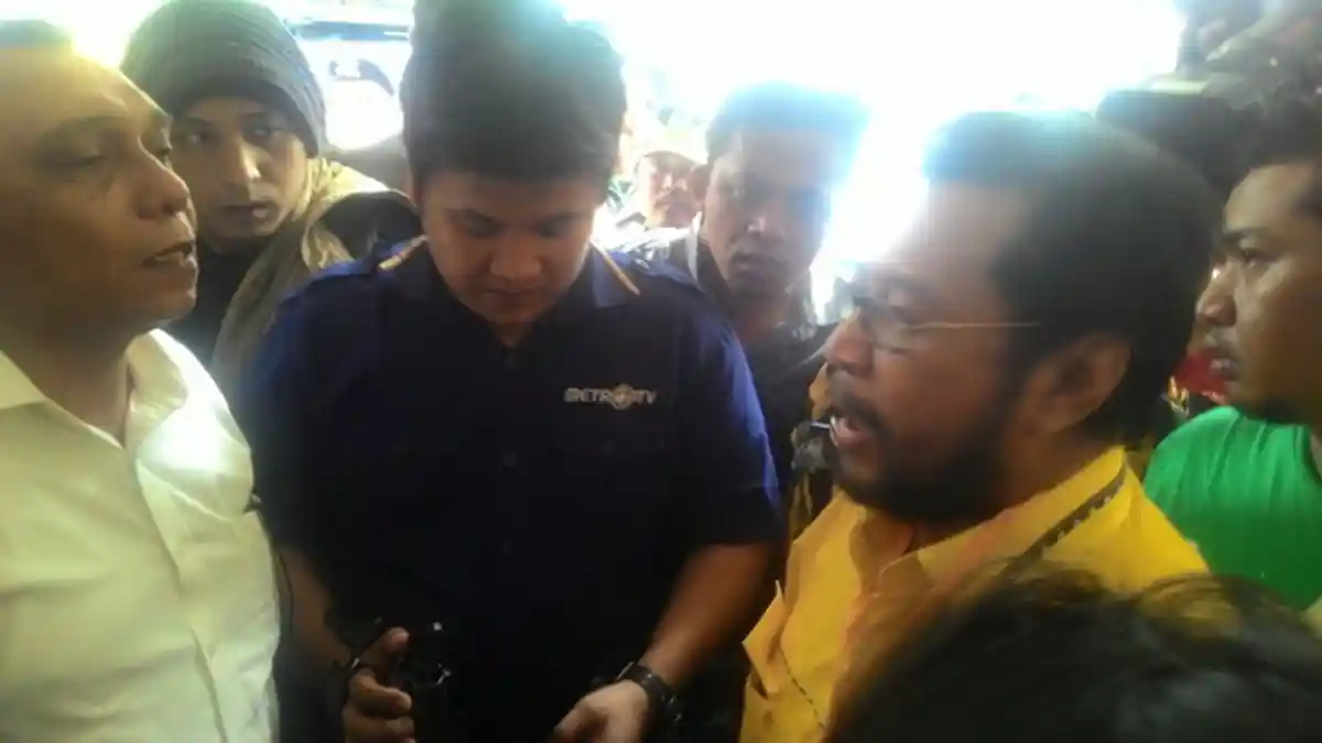 BREAKING NEWS: Sidang Ricuh, Yorrys Usir Seorang Pendukung Aburizal Bakrie
