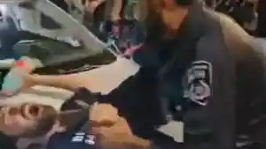 Israel-Huru-Hara-Demo-di-Sana-Sini-Sampai-Polisi-Cekik-Warga-Sendiri-hingga-Ancam-Rudapaksa-Ibu.jpg
