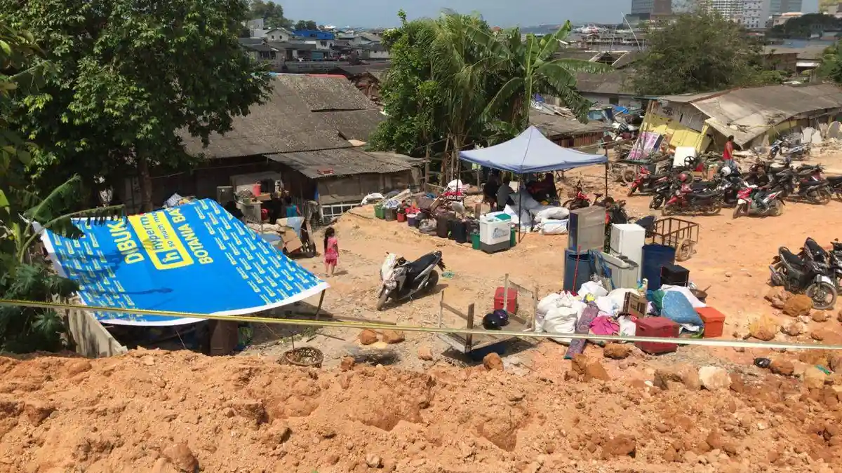 Tanah Timbunan yang Longsor Bekas Penggusuran Pasar Induk Jodoh Batam