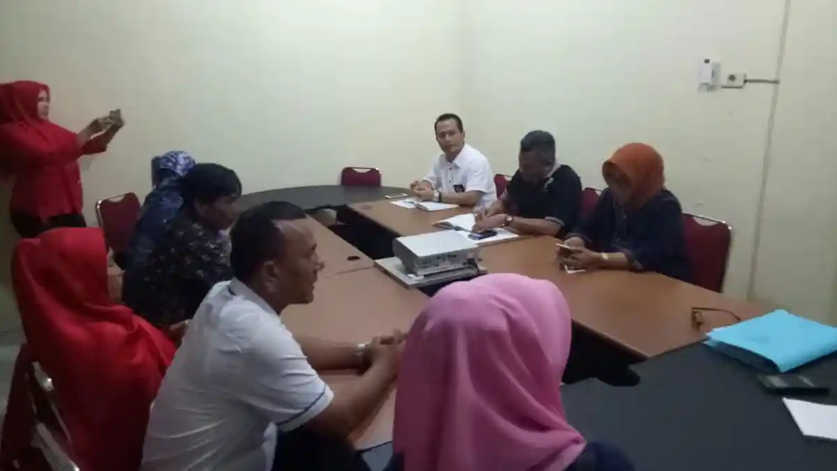 Dinyatakan Gagal Tes Kesehatan, Simpatisan Bapaslon Datangi KPU Pekanbaru