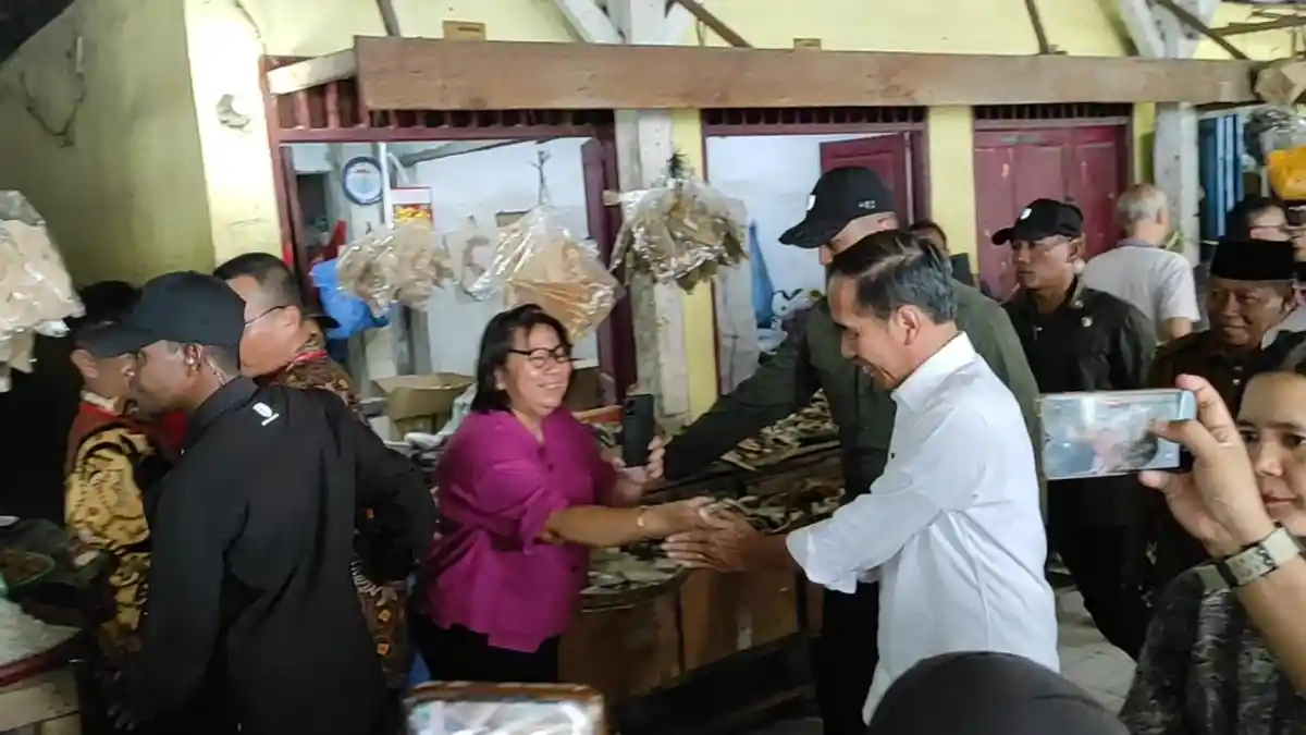 Jokowi Berencana Kembangkan Pabrik Minyak Goreng Merah, Bersaing dengan Harga Minyak Goreng Biasa