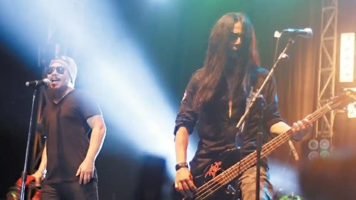 Chord Gitar Ningrat - Jamrud: Macarin Kamu Gak Jauh Beda dengan Main Ludruk