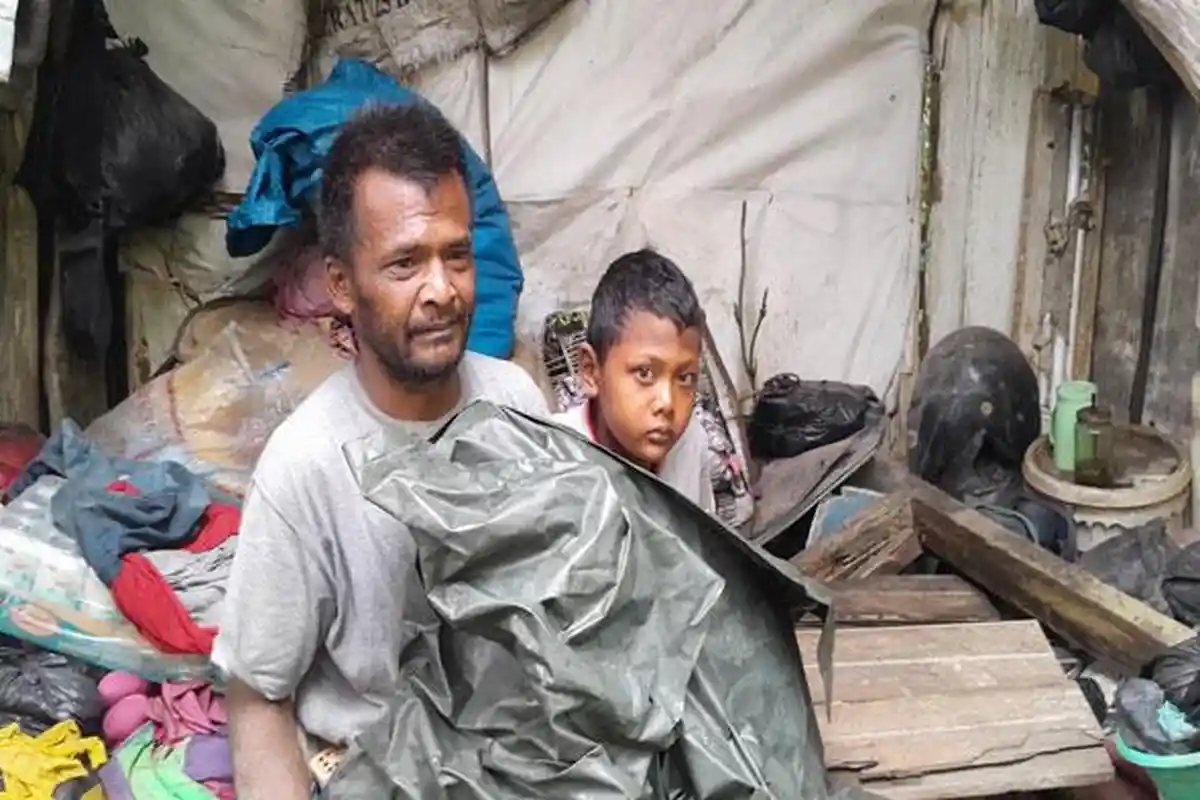 Kisah Pilu Ayah dan Anak di Bintan Tinggal di Gubuk Reyot, Tidur Berselimut Jas Hujan
