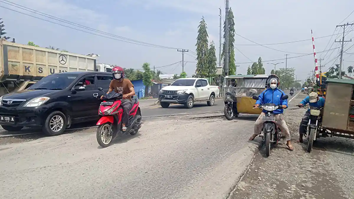 Hati-Hati Melintas di Area Perlintasan Kereta Api Lubukpakam, Sudah Banyak Korban
