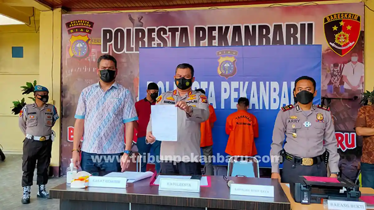 Foto : Bos dan Pegawai Ditangkap Polisi, Palsukan Surat Hasil Tes Swab PCR - ekspos-swab-pcr-palsu.jpg