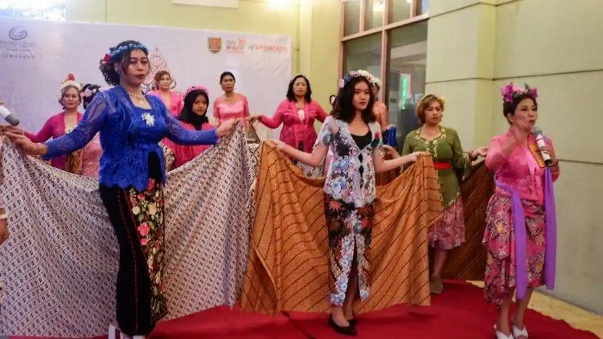 Semaraknya Festival Berkebaya Di Pasar Senggol Grand Candi Hotel