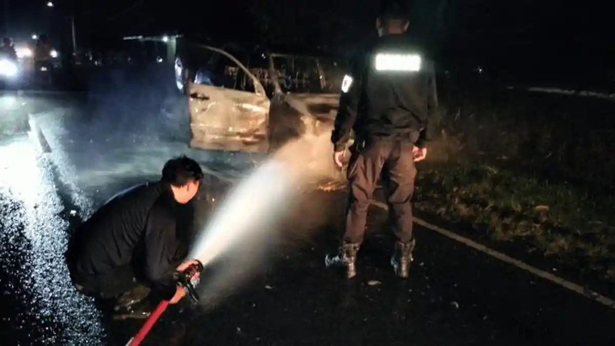 Mobil Dinas Polres Bangka Terbakar dan Meledak, Api Tiba-tiba Muncul dari Bagian Depan