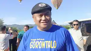 Rachmat-Gobel-saat-menghadiri-Festival-Balon-Udara-di-Kota-Gorontalo.jpg