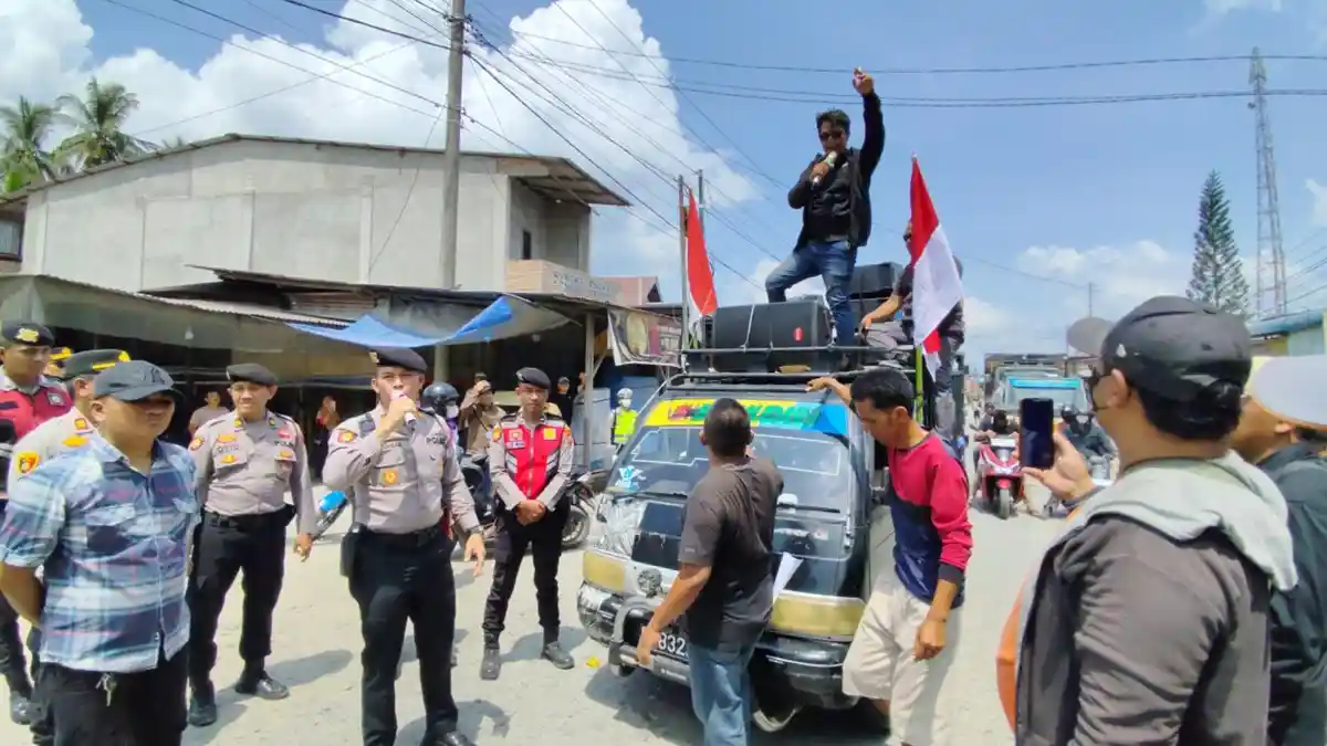 Bupati Asahan Datangi Gubernur Sumut Memohon Perbaikan Jalan di Asahan