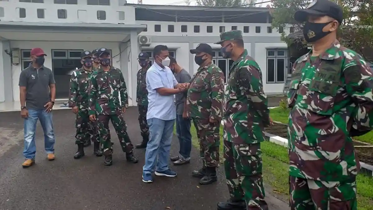 Suasana Haru Lepas Keberangkatan Danlanal Simeulue Letkol Laut (P) Dian Wahyudi Ari