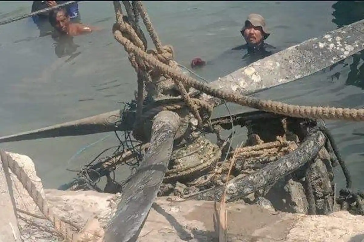 Baling-baling Pesawat Nyangkut di Jaring Nelayan di Perairan Gresik, Masih Nempel di Mesin