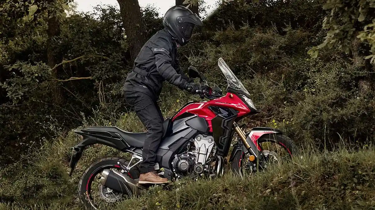 Cari_aman Dengan Motor Sport saat Berkendara di Tanjakan, ini Tipsnya