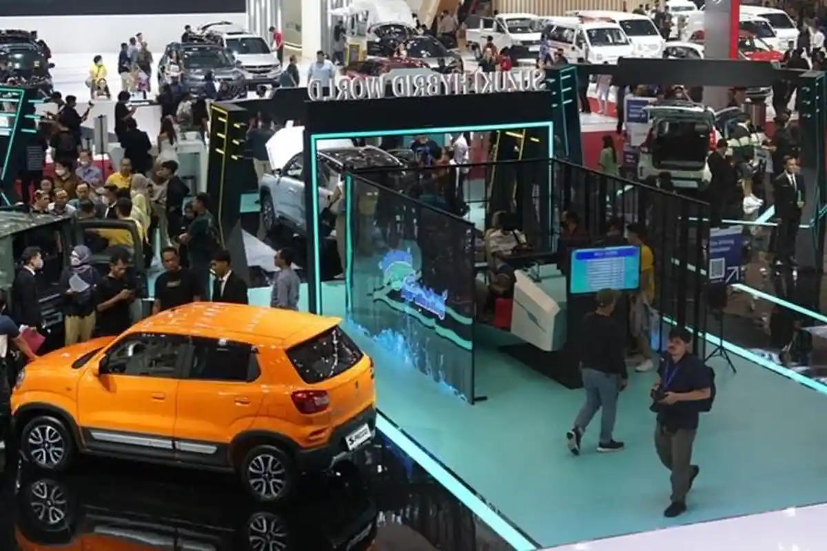 Suzuki Suguhkan Pertunjukkan Seru dengan Deretan Mobil Ramah Lingkungan di GIIAS 2023