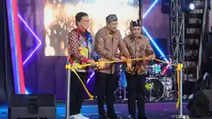 Penyerahan-bantuan-dari-Mensos-Gus-Ipul-di.jpg