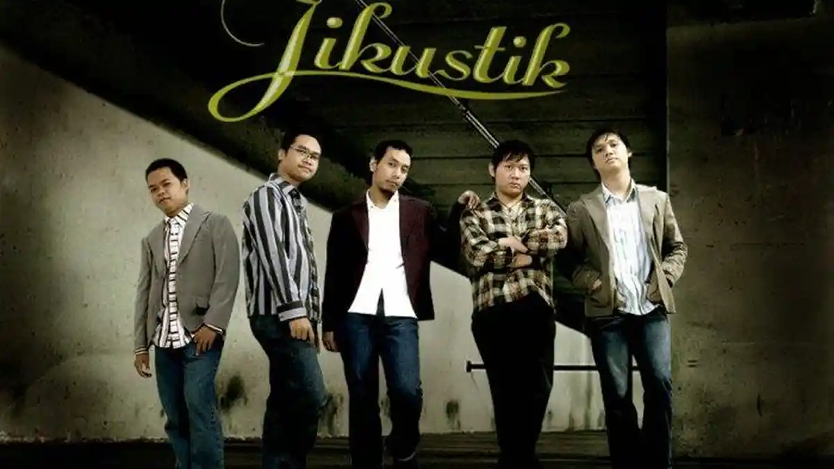 Kunci Gitar dan Lirik Lagu Setia - Jikustik: Sesaat Malam Datang Menjemput Kesendirianku