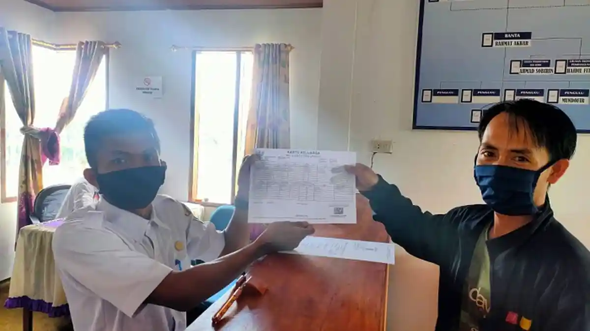 Disdukcapil Aceh Tengah Lakukan Uji Coba Cetak KK dan Akte Kelahiran di Kantor Desa