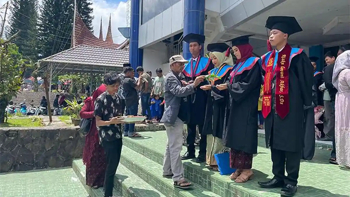 Empat Mahasiswa Asal Aceh Dipeusijuek Usai Wisuda di ISI Padang Panjang