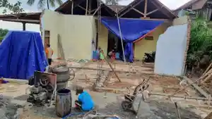 MULAI-DIBANGUN-Pembangunan-rumah-korban-longsor-di-Desa-Wagir-Kidul-Kecamata.jpg