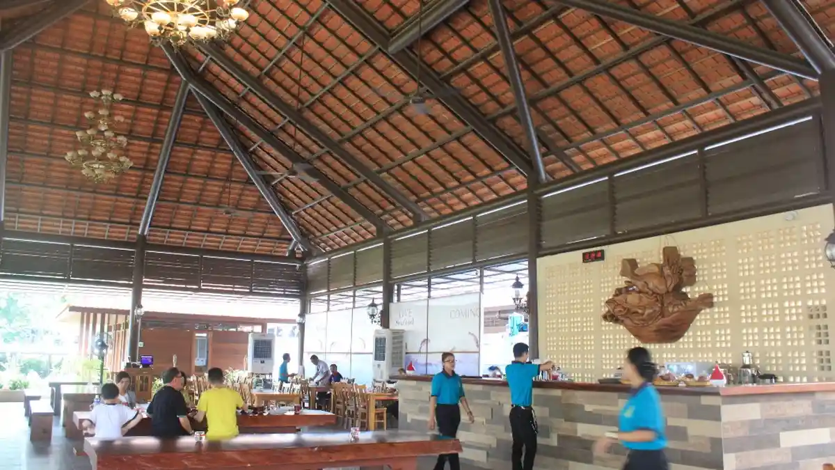 Suguhan Santapan Plus Nuansa Tradisional di Restoran Budaya