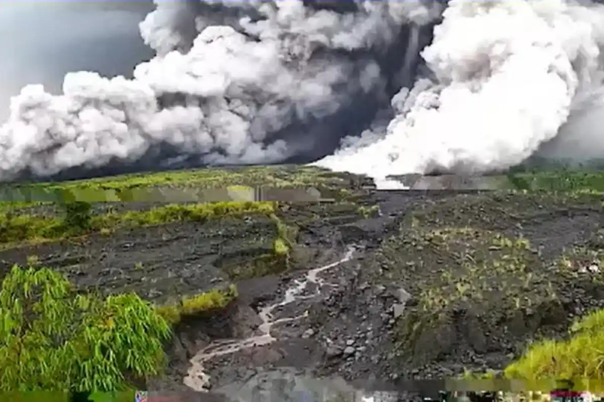 Gunung Semeru Erupsi, 3 Desa Mengungsi ke Tempat Aman