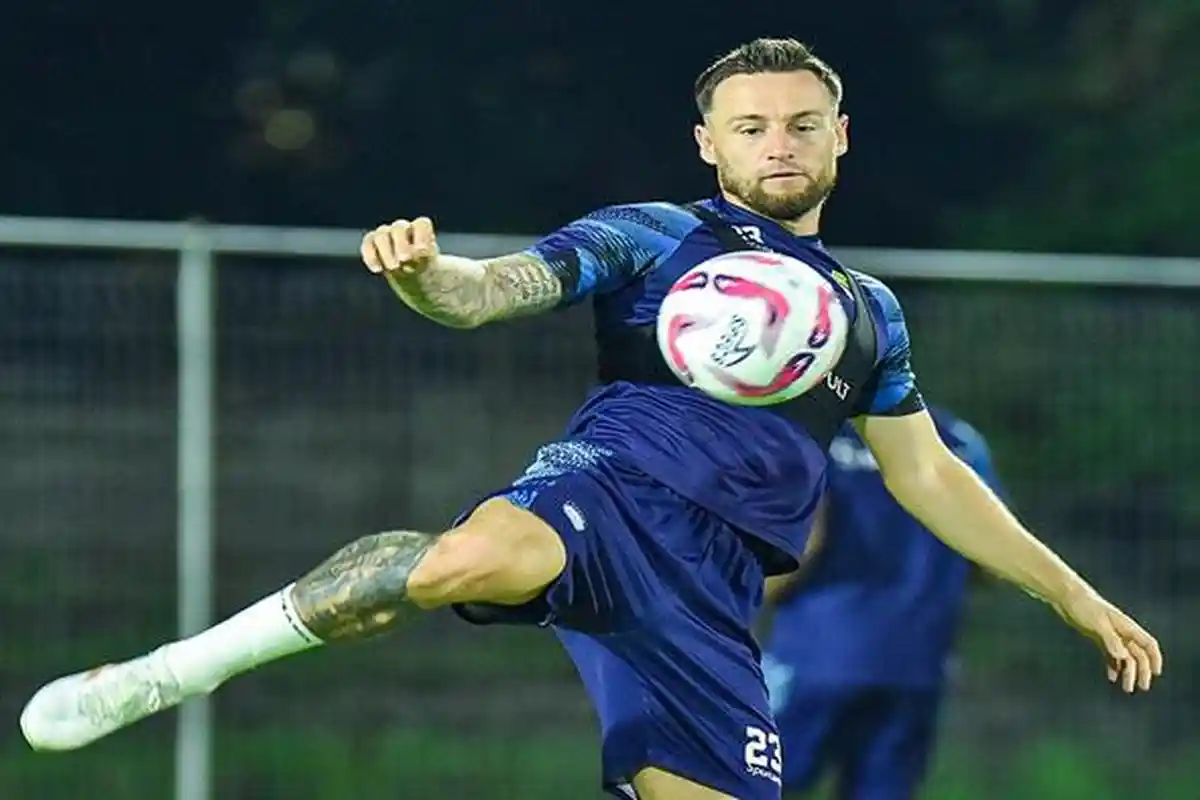 Stres Tak Bisa Perkuat Persib di Leg 1, Marc Klok Bertekad Tampil Maksimal di Leg 2 Lawan Madura Utd