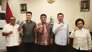 Pimpinan-Partai-Demokrat-Sulawesi-Utara-Gubernur-Sulawesi-Utara-Yulius-Selvanus-Komaling.jpg