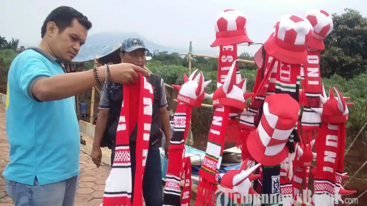 Jelang Pertandingan, Pedagang Jersey Timnas Jadi Buruan Penonton