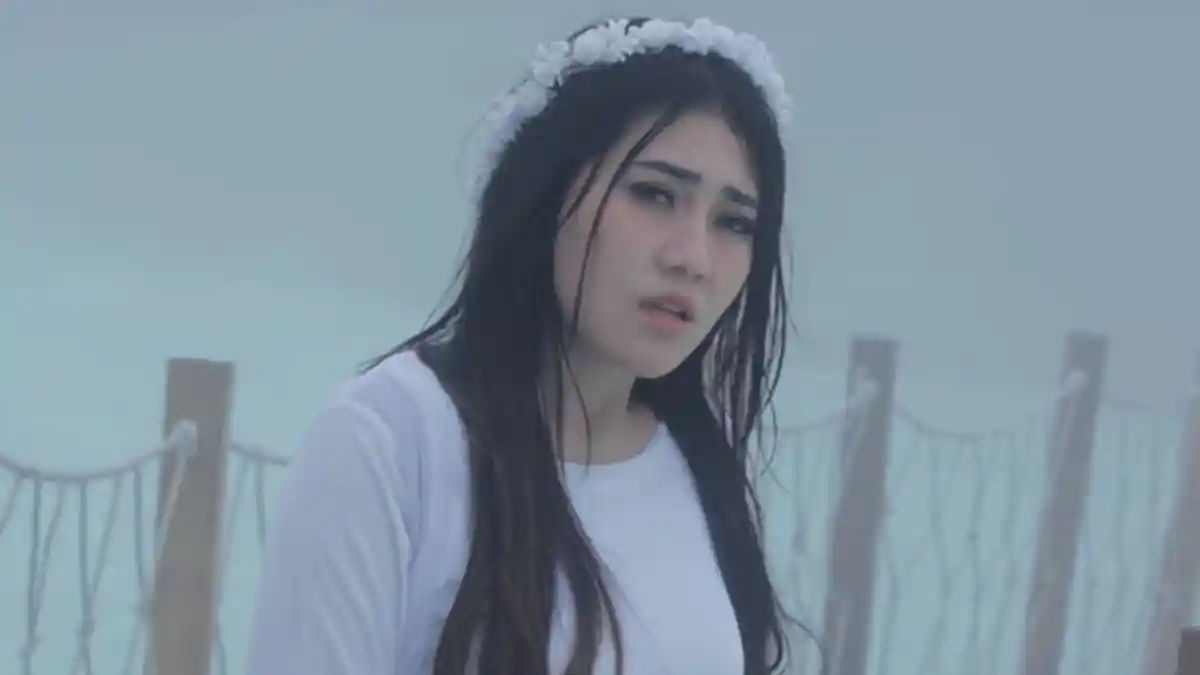 Dinyinyiri Netizen Karena Sumbang Sembako Saat Corona Merebak, Via Vallen Gregetan Beri Jawaban Ini