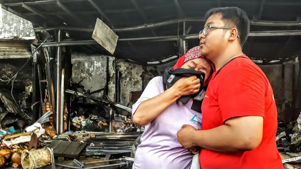 Suparmi Histeris Saat Tahu Warung Nasinya Hangus Terbakar