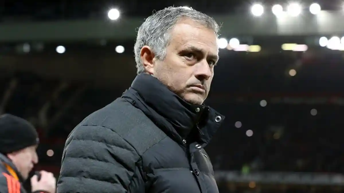 Jose Mourinho Ngamuk Hingga Banting iPad