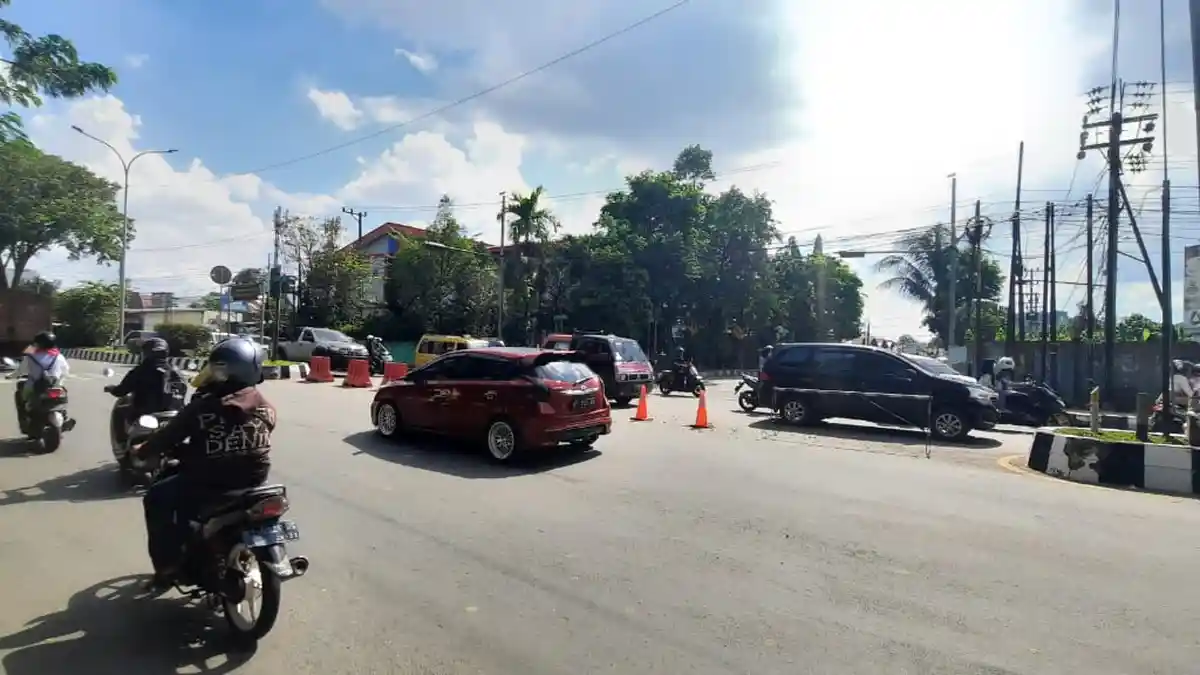 Arus Lalu Lintas Macet akibat Traffic Light Mati, Satlantas Polresta Samarinda Buka Tutup Jalur 