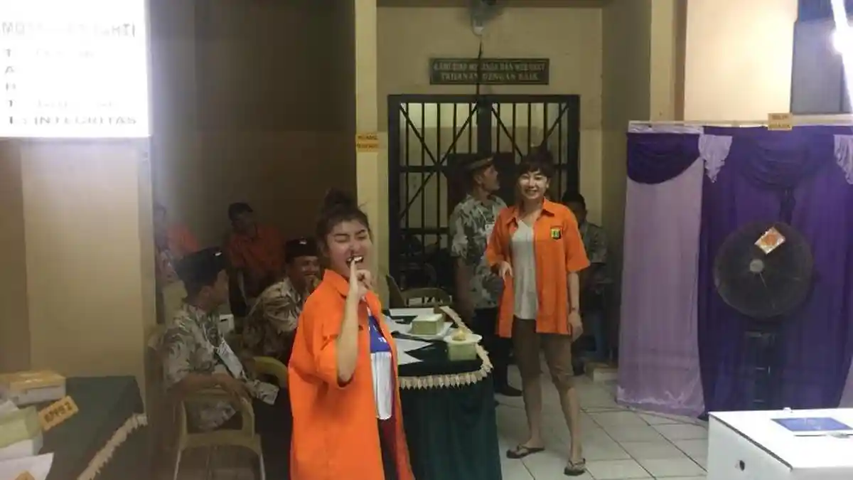 Caca Duo Molek Tampil Menggoda Usai Mencoblos di Rutan Polda Metro
