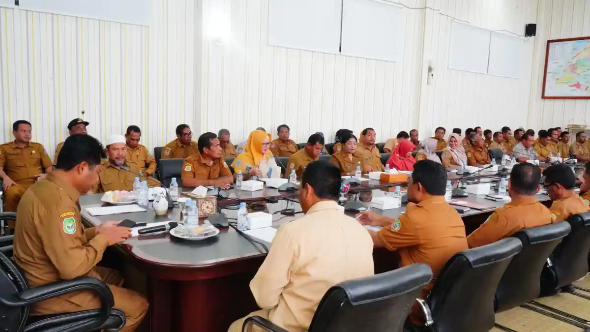 Pimpin Rapat, Bupati Halmahera Timur Minta OPD Maksimalkan Program Kerja 2024