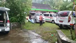 20260216_Sejumlah-ambulan-saat-menjemput-pasien-keracunan.jpg