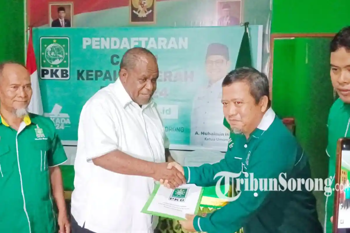 Kembalikan Formulir, Balon Bupati Sorong Johny Kamuru Optimis Dapat Rekomendasi PKB