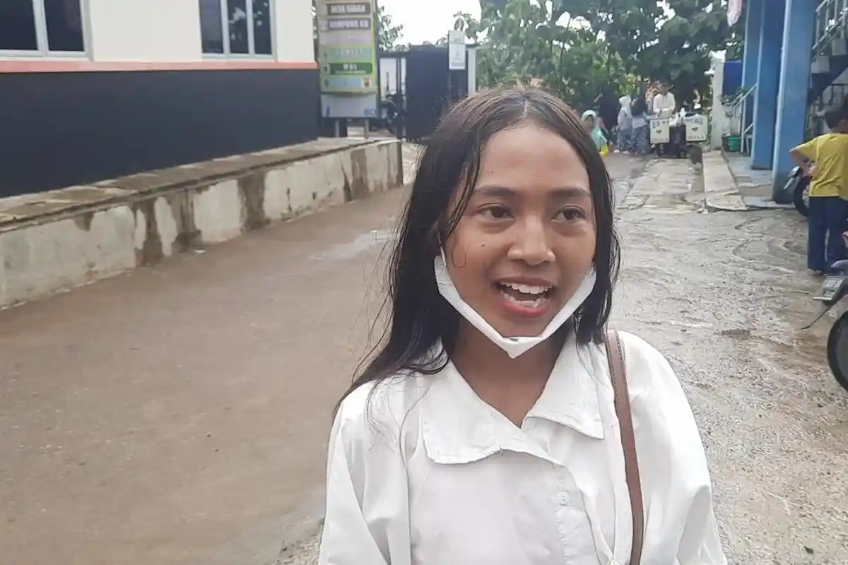 Empat Fakta Awal, Viralnya Kisah Dokter Wayan Tinggal di Rumah Penuh Sampah dan Tetap Layani Pasien