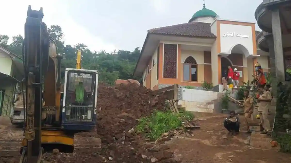 UPDATE Terbaru Korban Longsor di Sumedang Bertambah Dua, Kini Total 15 Tewas & 25 Masih Dicari