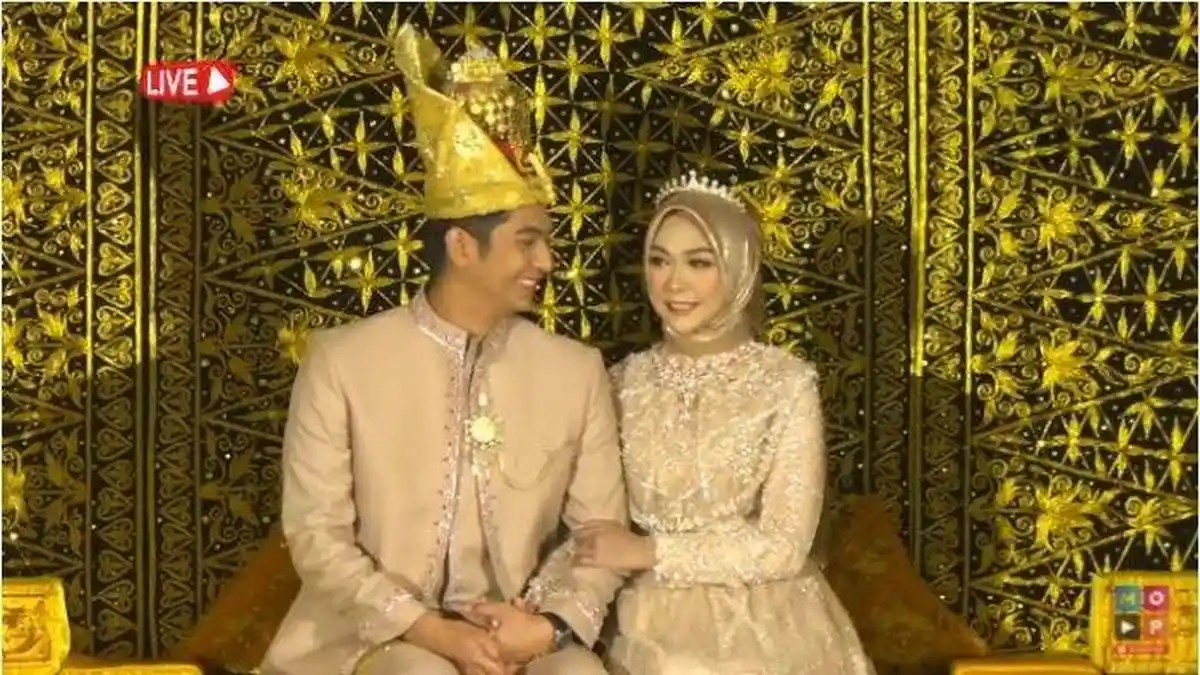 Gelar Acara Ngunduh Mantu, Ria Ricis dan Teuku Ryan Tampil Menawan dengan Nuansa Gold