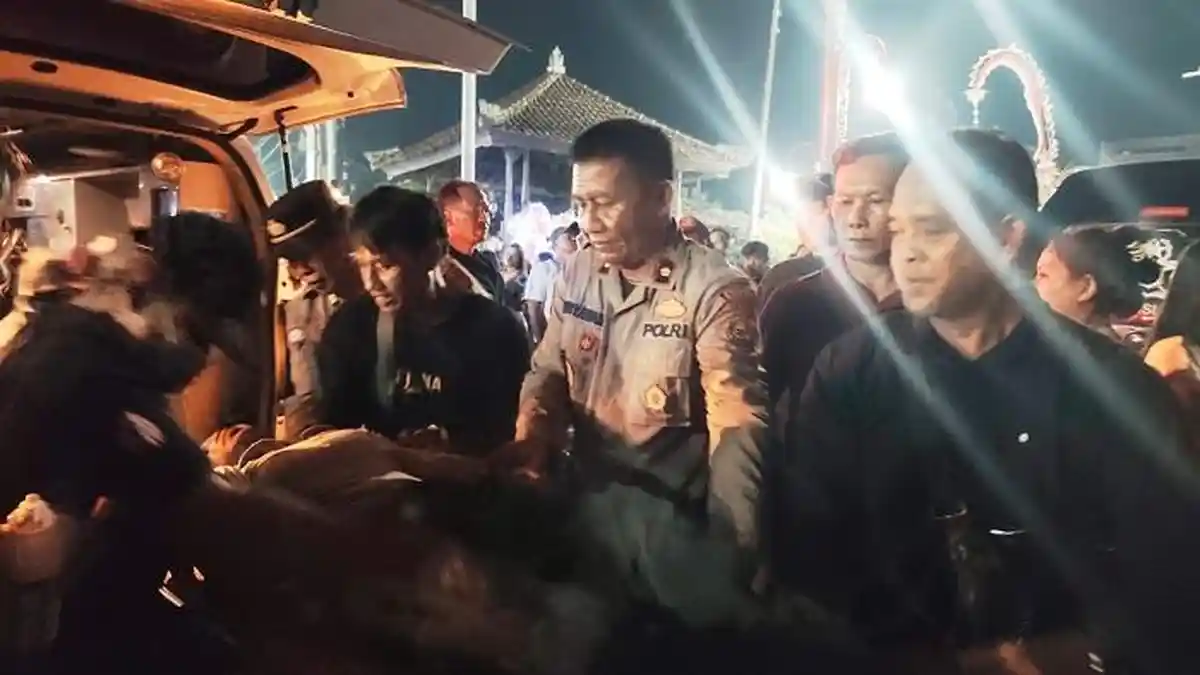Penonton Membludak di Konser HUT Gianyar, Sejumlah Warga Sesak Napas