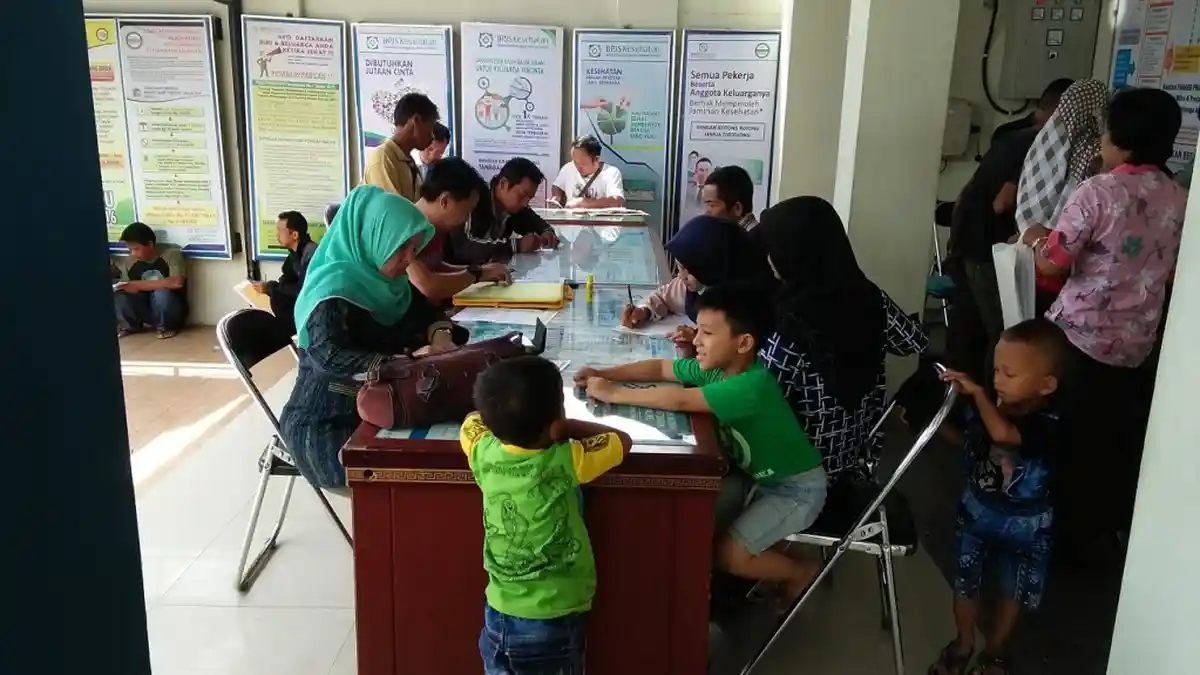 (Foto) Peserta JKN Penuhi Kantor BPJS Kesehatan Bandar Lampung