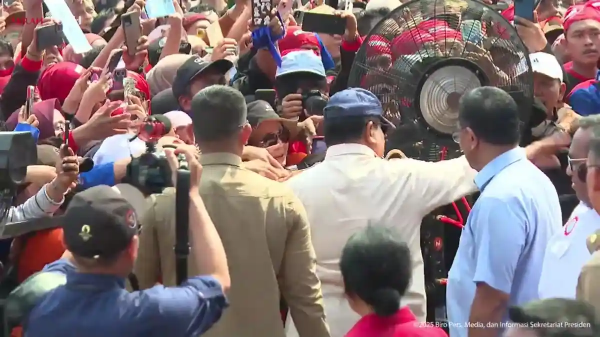 Momen Presiden Prabowo Subianto Usir Paspampres yang Menghalangi Buruh Mau Salaman