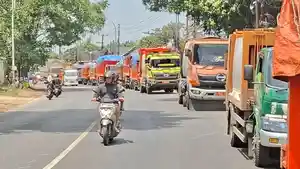 Antrean-Truk-Sampah-km.jpg