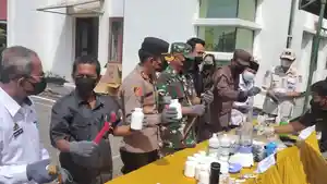 Kejari-Luwu-Timur-memusnahkan-ssjumlah-barang-bukti-Rabu-21122022.jpg