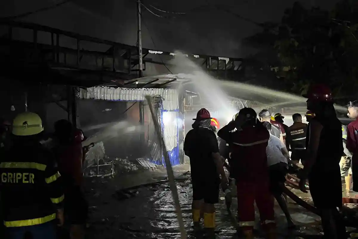 Sejumlah Ruko di Pasar Bagiwas Handil Bakti Batola Hangus Terbakar, Api Sempat Berkobar Selama 1 Jam