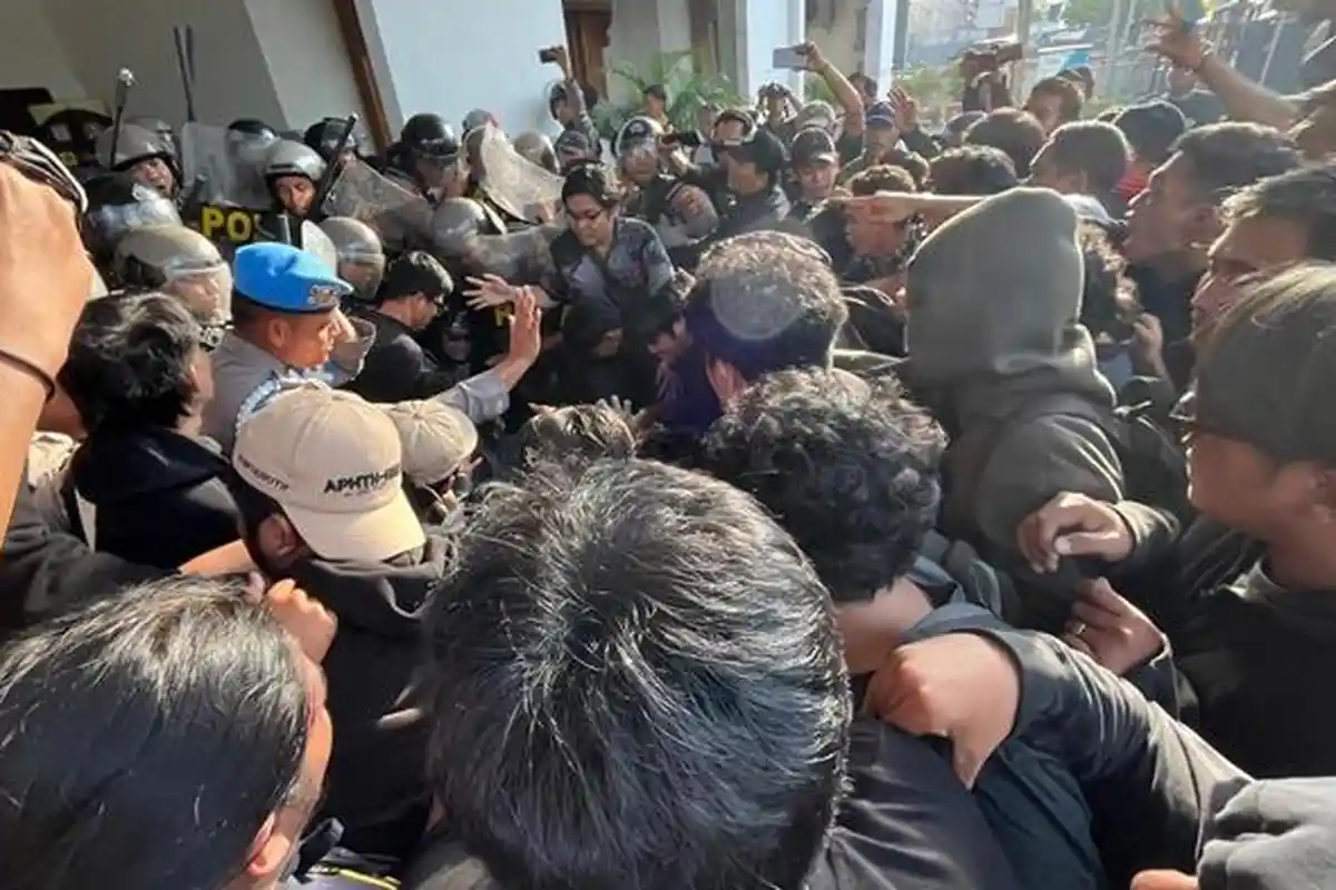 Aksi Demo di Kantor DPRD Balikpapan Sempat Ricuh, 7 Mahasiswa Mengaku Jadi Korban Represif Aparat