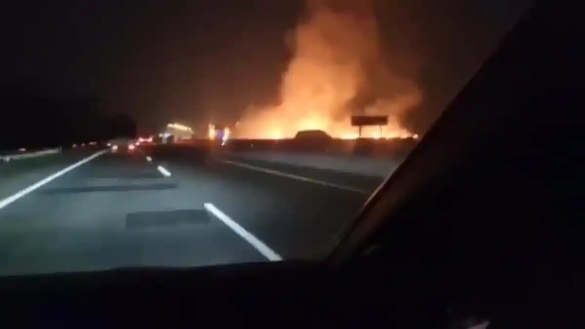 Viral Video Meteor di Langit Cirebon, Polisi Bergerak Cek Jalan Tol hingga Desa-desa
