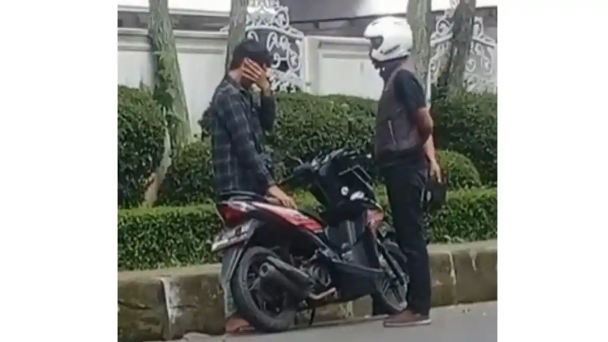 VIRAL Remaja Kejang di Pinggir Diduga Dianiaya Pengendara Lain, Rambut Dijenggut Dipaksa Bangun