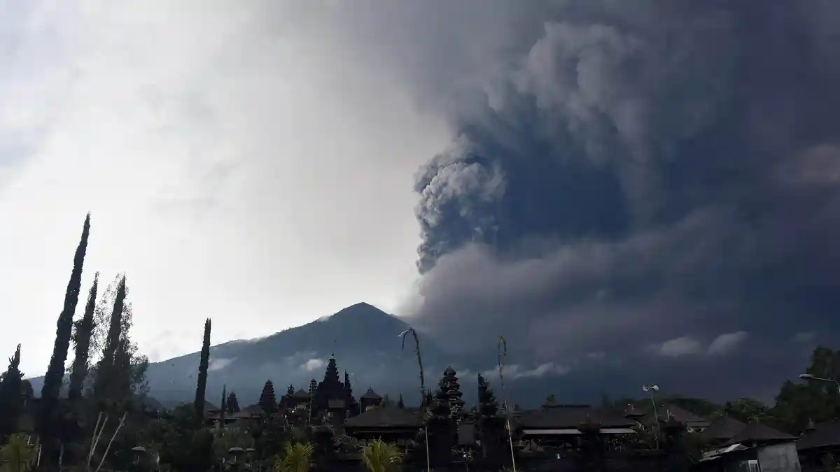 Pemerintah Siapkan Rp 2 Trilliun Tangani Bencana Gunung Agung