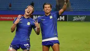 20251027_Dua-samurai-biru-Persiba-Balikpapan-Takumu-Nishihara-dan-Kodai-Nagashima.jpg