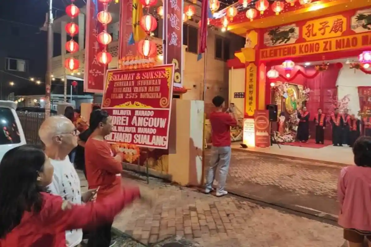 Wisman Eropa Turut Merayakan Imlek 2575 di Pecinan Manado